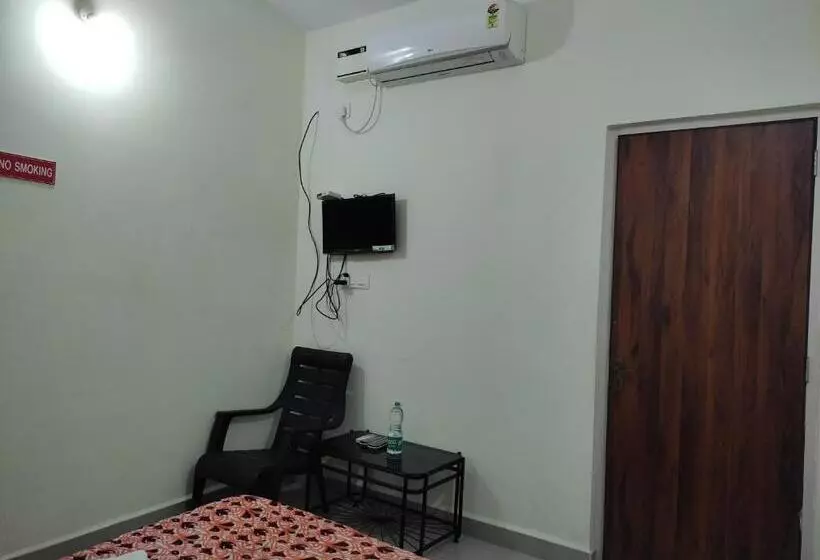 پانسیون Lucy Guest House