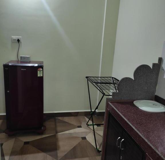 پانسیون Lucy Guest House