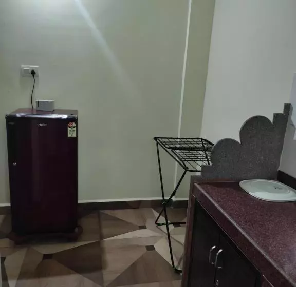 پانسیون Lucy Guest House