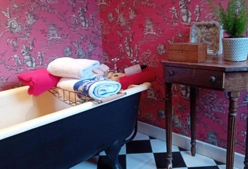 민박 Gardeners Cottage