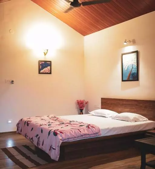 Hotelli The Native Place Shirdi