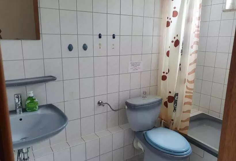 ペンション Monteurzimmer Alte Schule Heberndorf 1