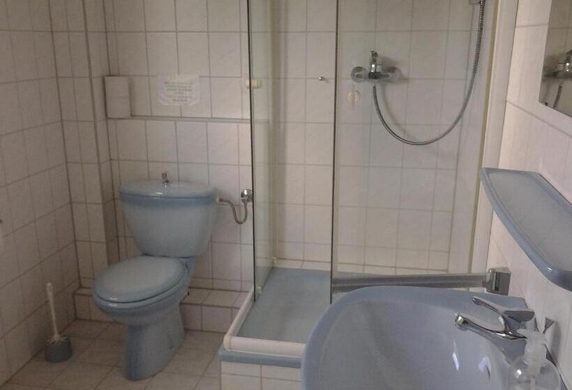 Пансион Monteurzimmer Alte Schule Heberndorf 1