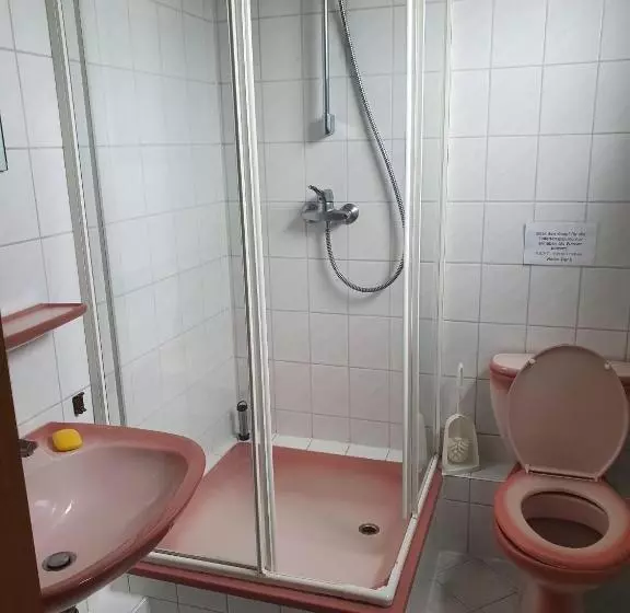 ペンション Monteurzimmer Alte Schule Heberndorf 1