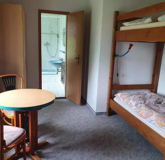 ペンション Monteurzimmer Alte Schule Heberndorf 1