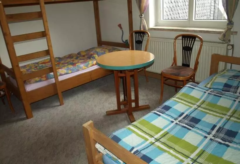 ペンション Monteurzimmer Alte Schule Heberndorf 1