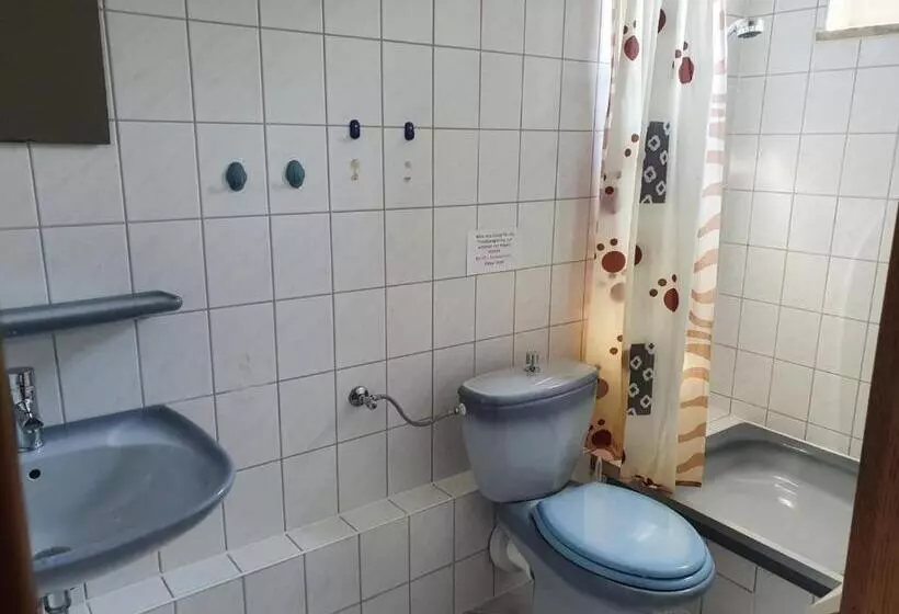 ペンション Monteurzimmer Alte Schule Heberndorf 1