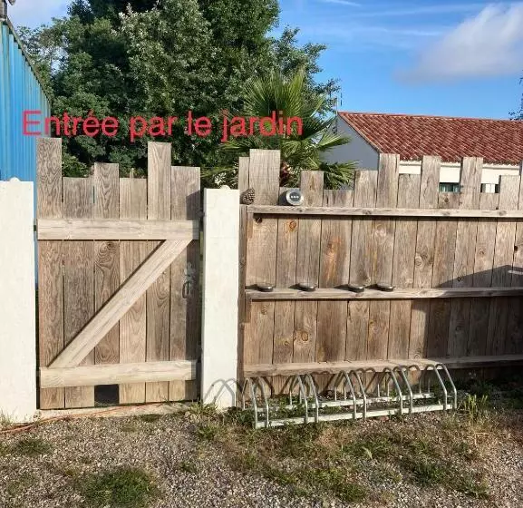 ペンション Chambre Californie   Old School