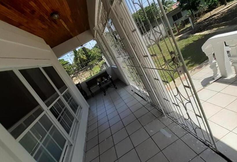 پانسیون La Casa Blanca De Mis Sueños, Tela