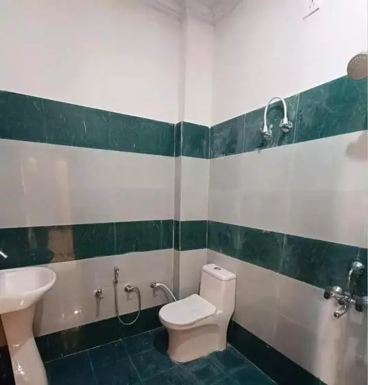ペンション Trimurti Guest House