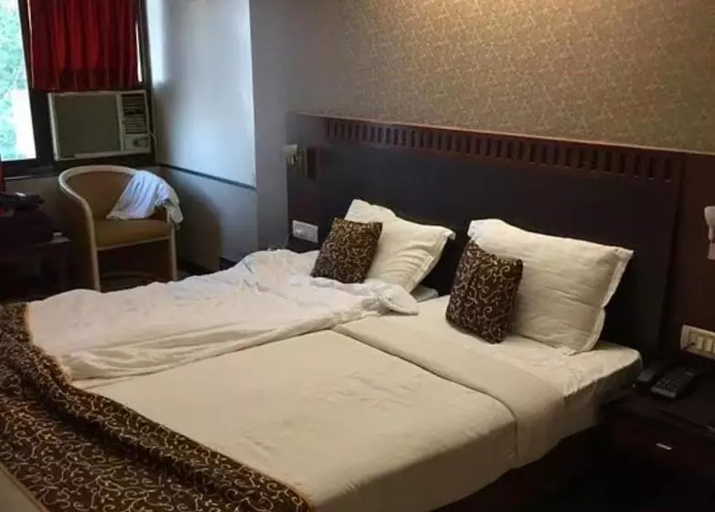 ペンション Trimurti Guest House