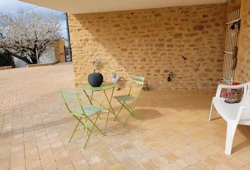 Aamiaismajoitus (B&B) Alix Au Pays Des Pierres Dorées