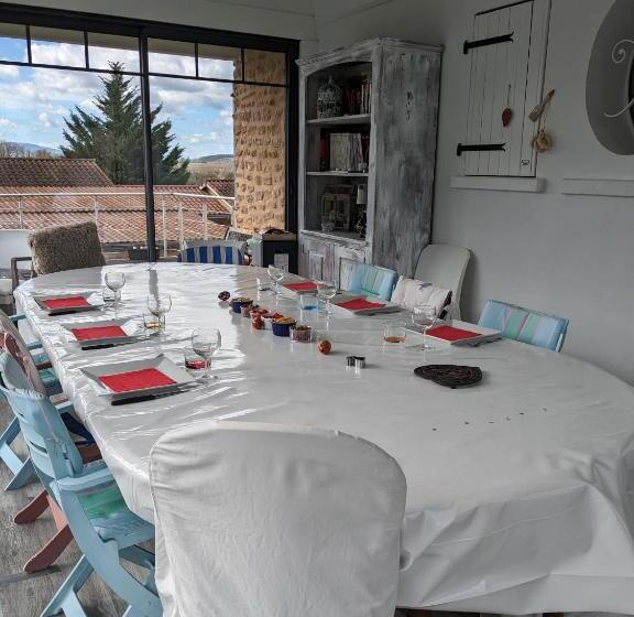 مبيت وإفطار Alix Au Pays Des Pierres Dorées