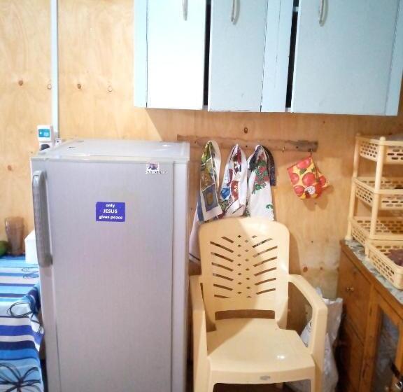 تختخواب و صبحانه Esam Homestay