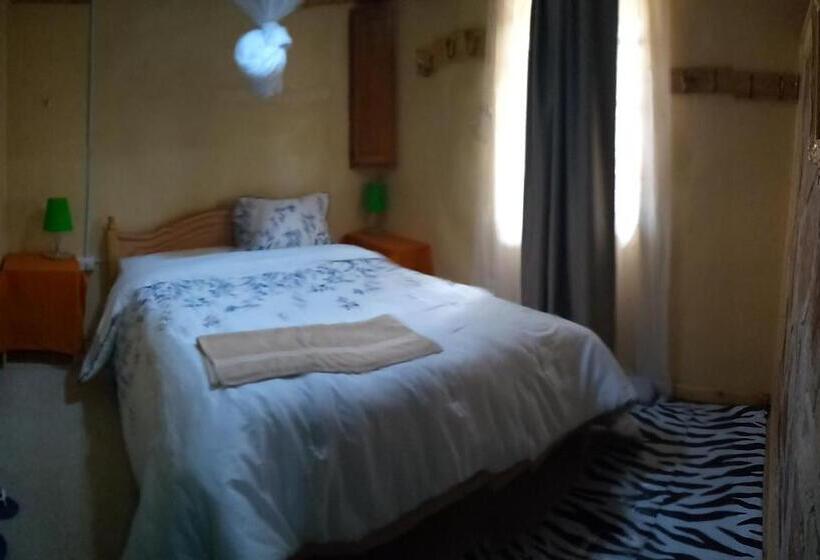 تختخواب و صبحانه Esam Homestay