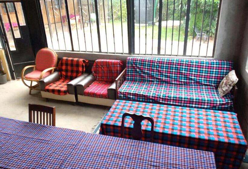 تختخواب و صبحانه Esam Homestay