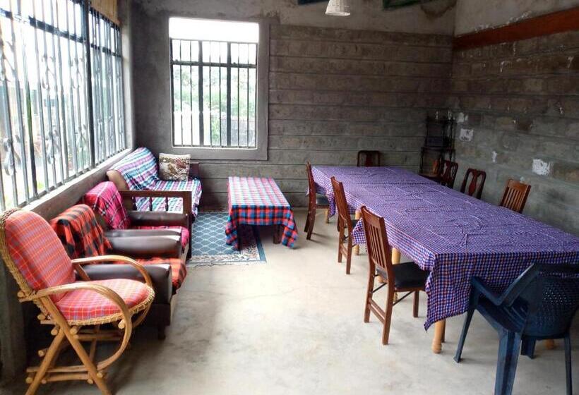 تختخواب و صبحانه Esam Homestay