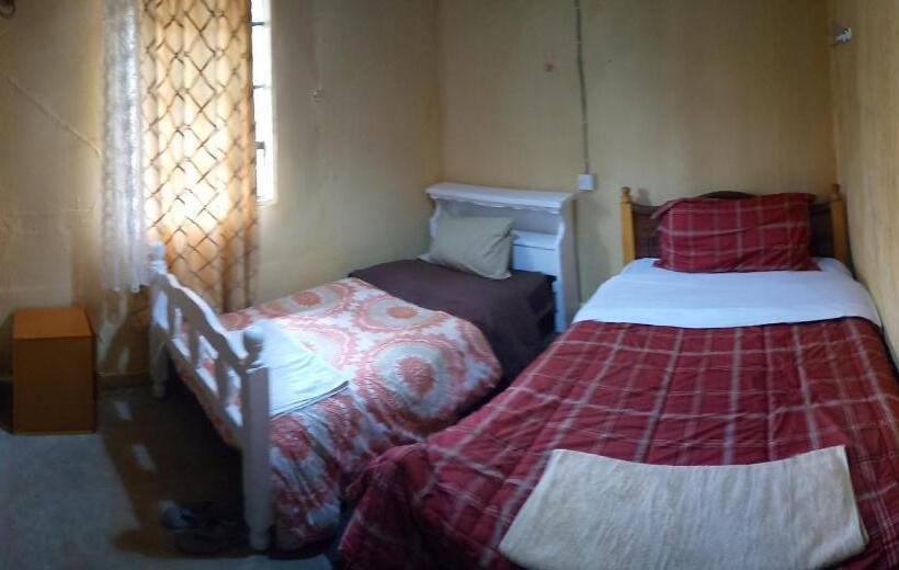 تختخواب و صبحانه Esam Homestay