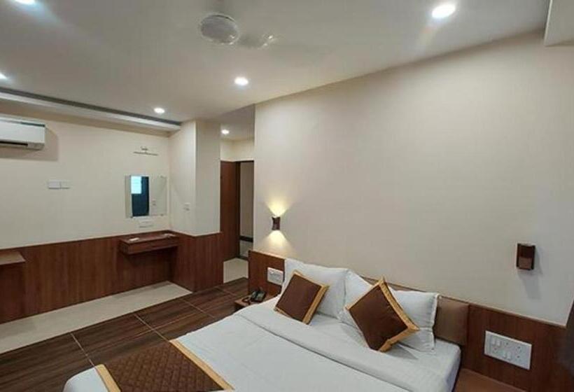 Fabhotel Stayz Inn Us Consulate