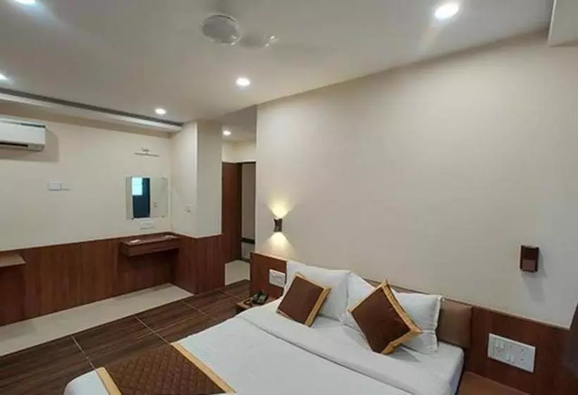 Fabhotel Stayz Inn Us Consulate