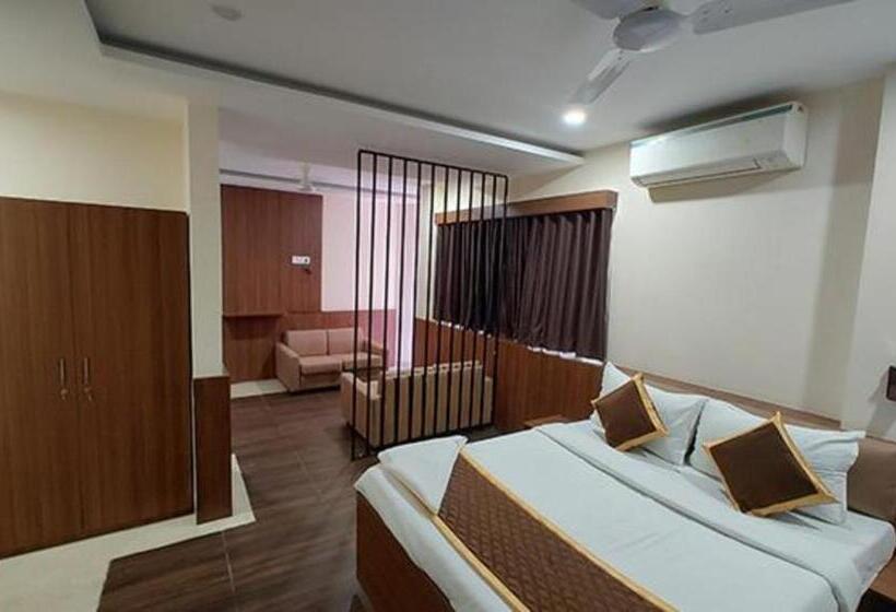 Fabhotel Stayz Inn Us Consulate