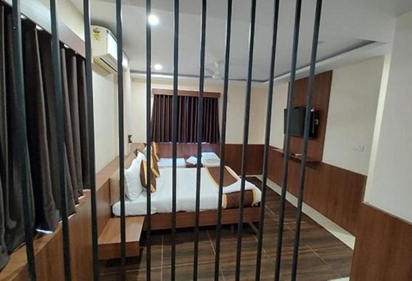 Fabhotel Stayz Inn Us Consulate