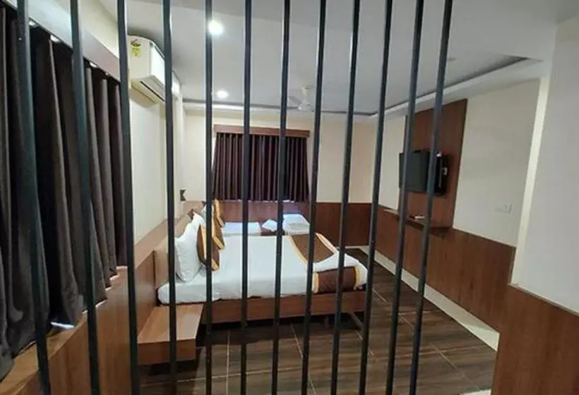 Fabhotel Stayz Inn Us Consulate