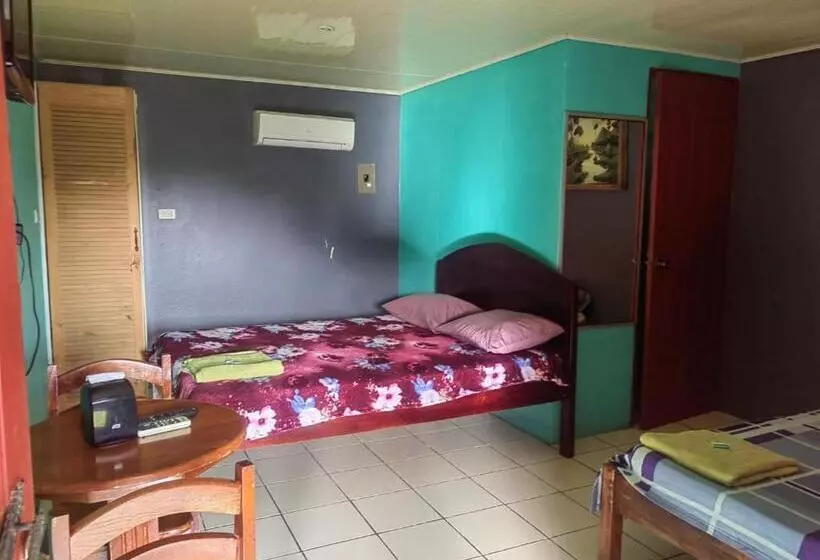 ホテル Cabinas El Botecito