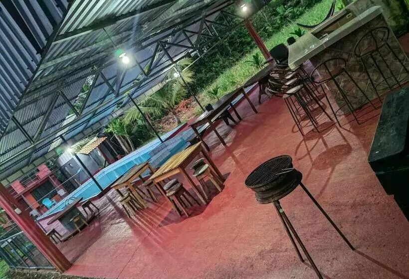 ホテル Cabinas El Botecito