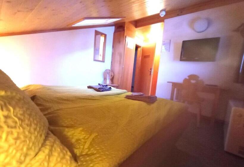 ユースホステル Chambre Double Doppelzimmer Camping Jaunpass