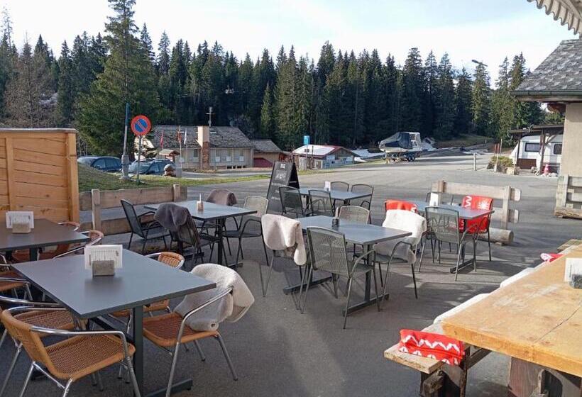 ユースホステル Chambre Double Doppelzimmer Camping Jaunpass