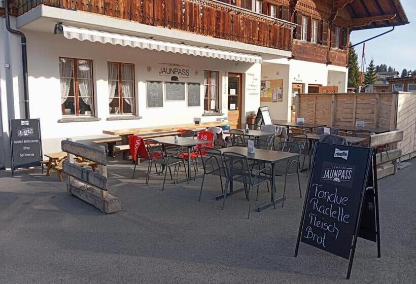 ユースホステル Chambre Double Doppelzimmer Camping Jaunpass