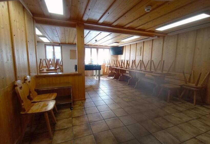 ユースホステル Chambre Double Doppelzimmer Camping Jaunpass