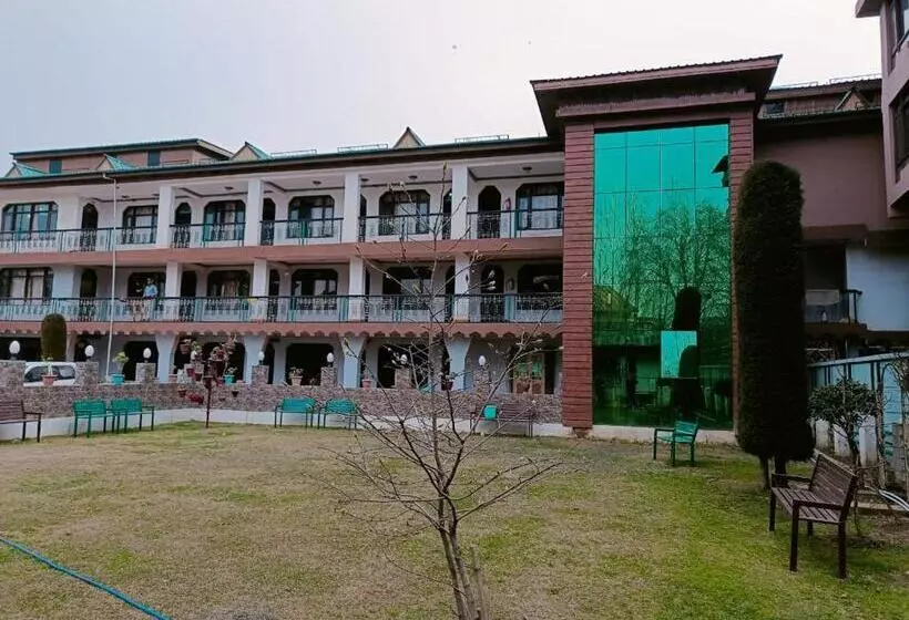 Fabhotel Kashmir Hilltown