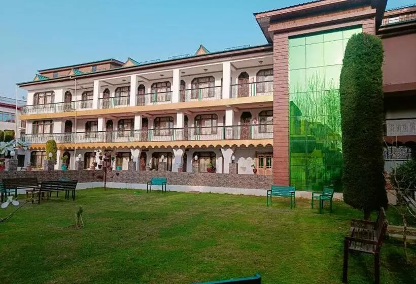 Fabhotel Kashmir Hilltown