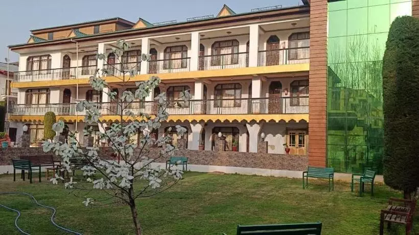 Fabhotel Kashmir Hilltown