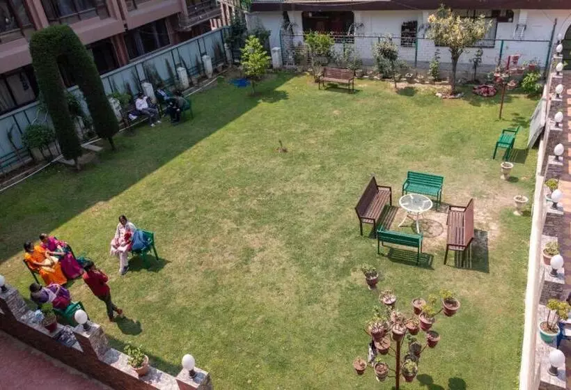 Fabhotel Kashmir Hilltown