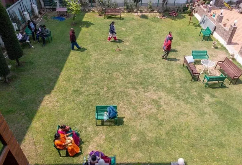 Fabhotel Kashmir Hilltown