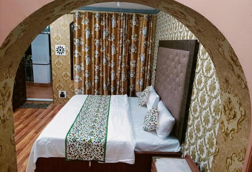 Fabhotel Kashmir Hilltown