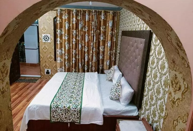 Fabhotel Kashmir Hilltown