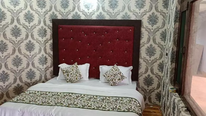 Fabhotel Kashmir Hilltown