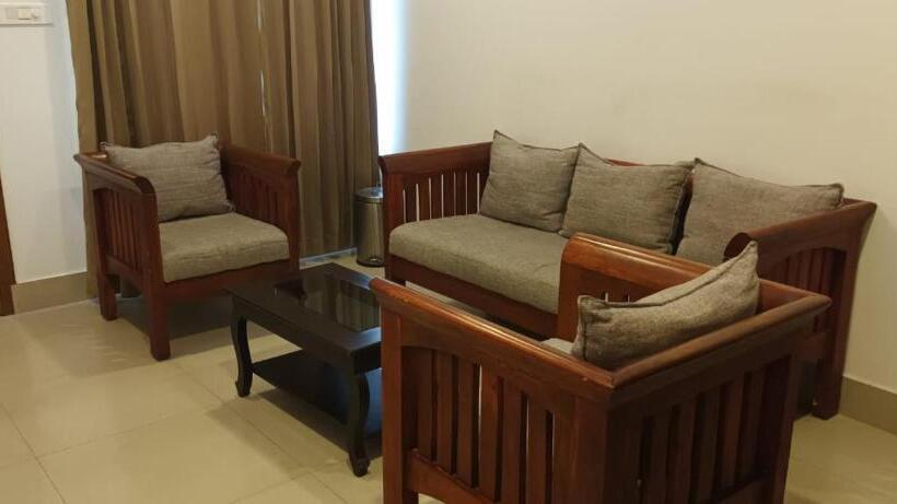 فندق Pratheeksha International