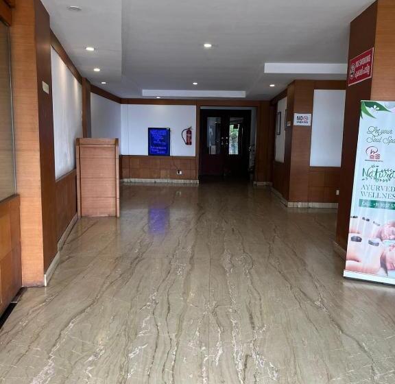 فندق Pratheeksha International