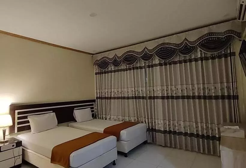 H.v Hotel Bandara