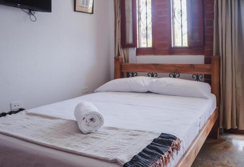 פנסיון Hostal Casa Tio Poli