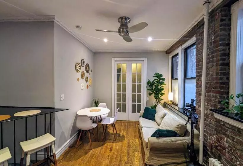 پانسیون Lovely Room At 3 Bedroom Apt At The Heart Of East Village