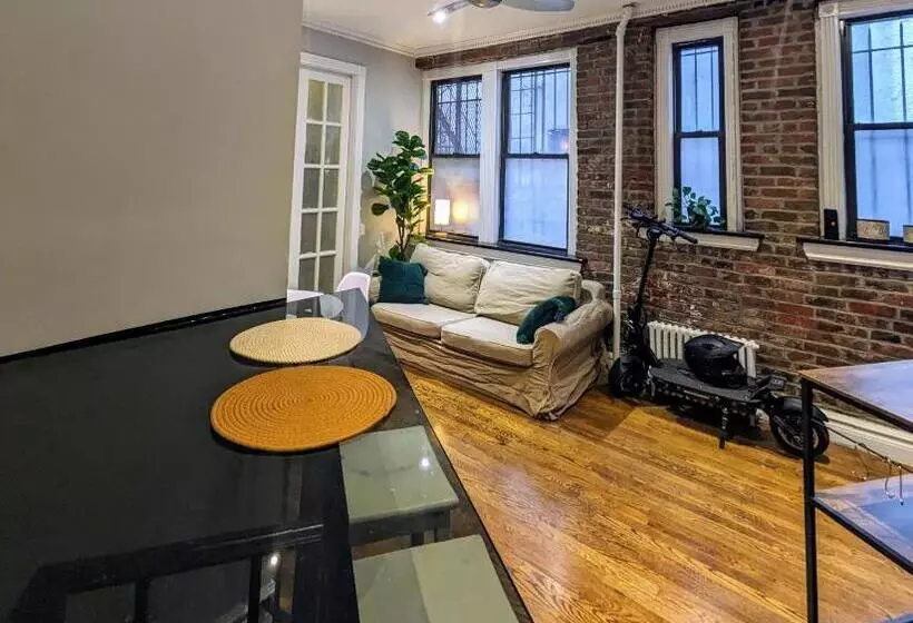 پانسیون Lovely Room At 3 Bedroom Apt At The Heart Of East Village