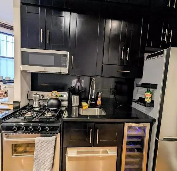 پانسیون Lovely Room At 3 Bedroom Apt At The Heart Of East Village