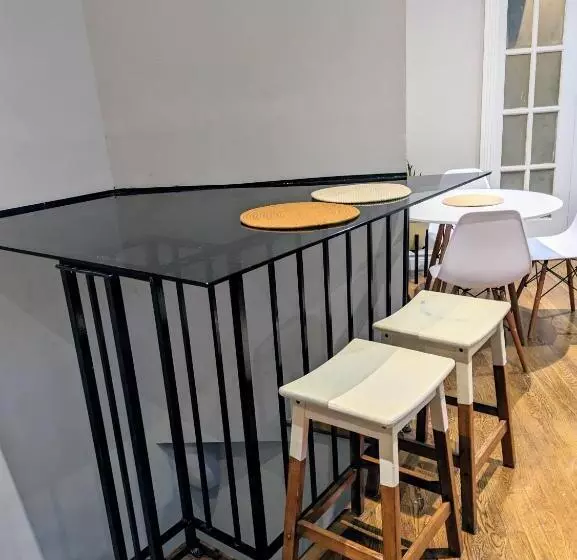 پانسیون Lovely Room At 3 Bedroom Apt At The Heart Of East Village