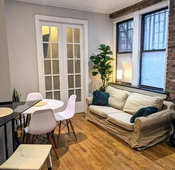 پانسیون Lovely Room At 3 Bedroom Apt At The Heart Of East Village